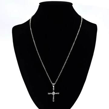 Nemesacél nyaklánc ezüst színű, 4+1 köves kereszt medállal lánchosszabbítóval, 39+5 cm