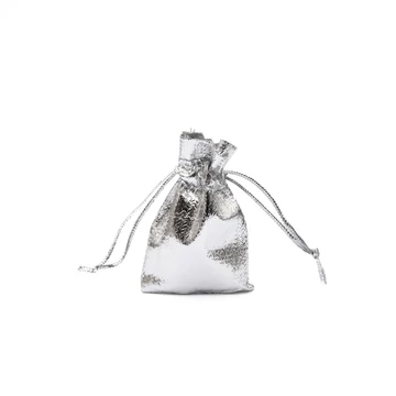 Ezüst színű szatén tasak, 5x7 cm