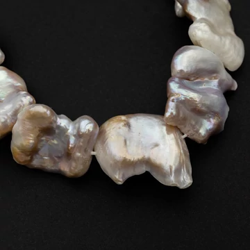 Növekvő négyzet tenyésztett gyöngy szál, kb. 39 cm