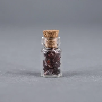 Gránát ezoterikus üvegcse, mini méret, 18x10 mm