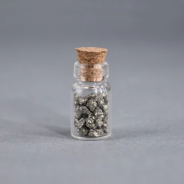 Pirit ezoterikus üvegcse, mini méret, 18x10 mm
