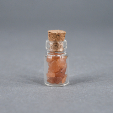 Vörös aventurin mini ezoterikus üvegcse (18x10 mm)