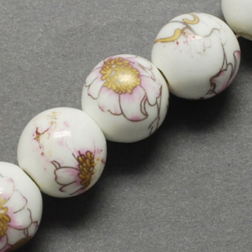 Porcelán gyöngy fehér alapon rózsaszín-arany virág mintával, 8 mm (10 db)