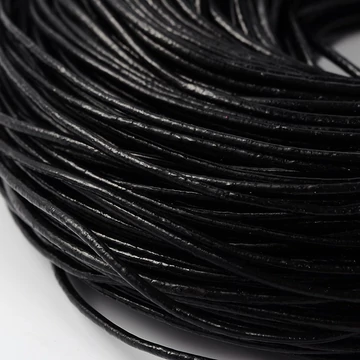 Fekete hengeres bőrszál, 1,5 mm vastag (5m egyben) 