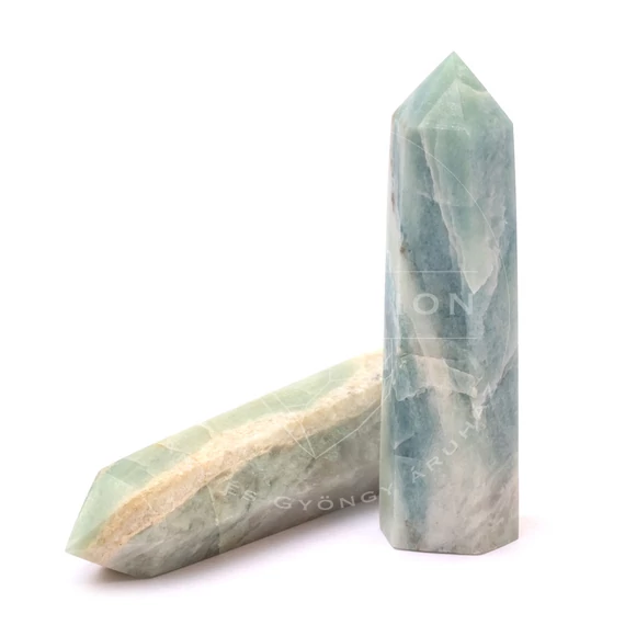 Szodalit csúcs, 6-7 cm magas, világoskék, 29-38 g