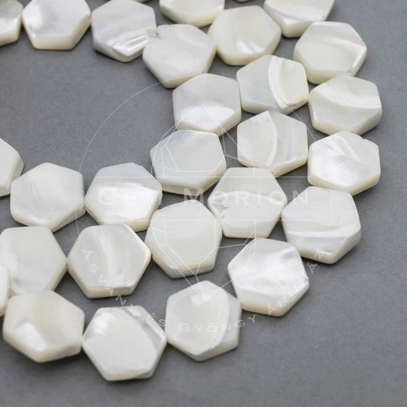Gyöngyház "A" hexagon szál, 10 mm, 39 cm