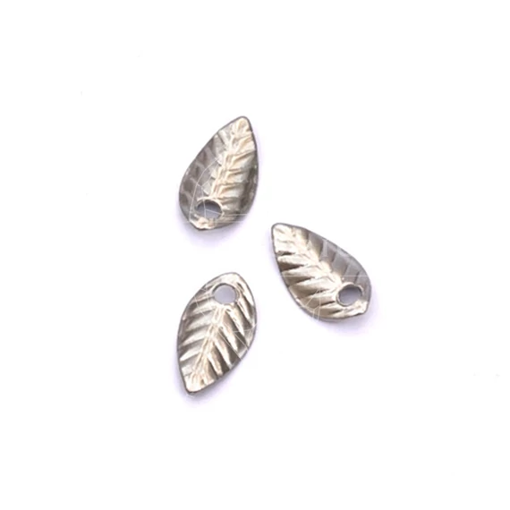 Nemesacél apró levél medál, 7x3,5 mm (20 db)
