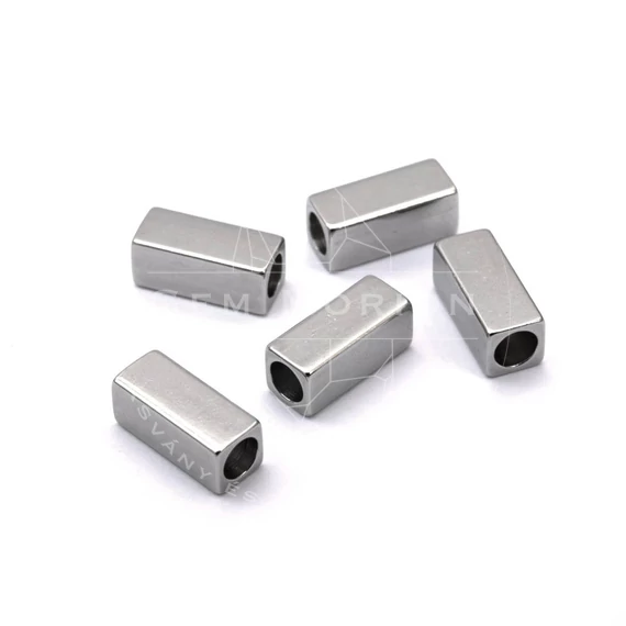 Nemesacél hasáb köztes dísz, 7x3 mm, 2 mm lyuk (5 db)