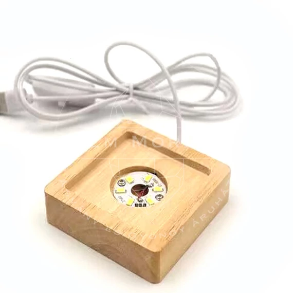 Fa talpas fehér USB lámpa, négyzet alakú, 8x8 cm