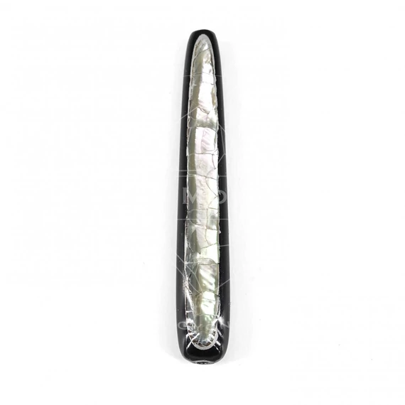 Bölényszarv kagylóberakásos (fekete-fehér) csepp gyöngy, 7x60 mm (1 db)